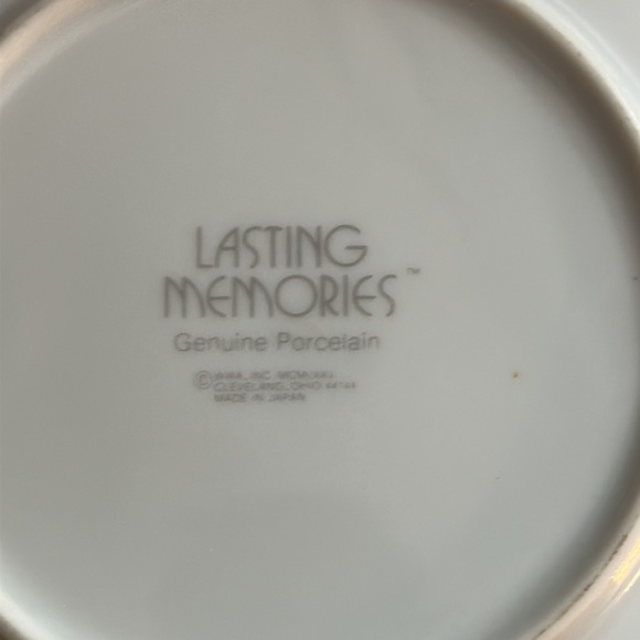 Vintage Lasting Memories Decorative Plate. - Picture 3 of 3